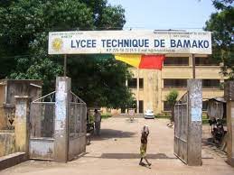 Commissariat de Police du Centre Commercial de Bamako:  3 étudiants arrêtés en possession d’armes à feu, placés au gnouf !